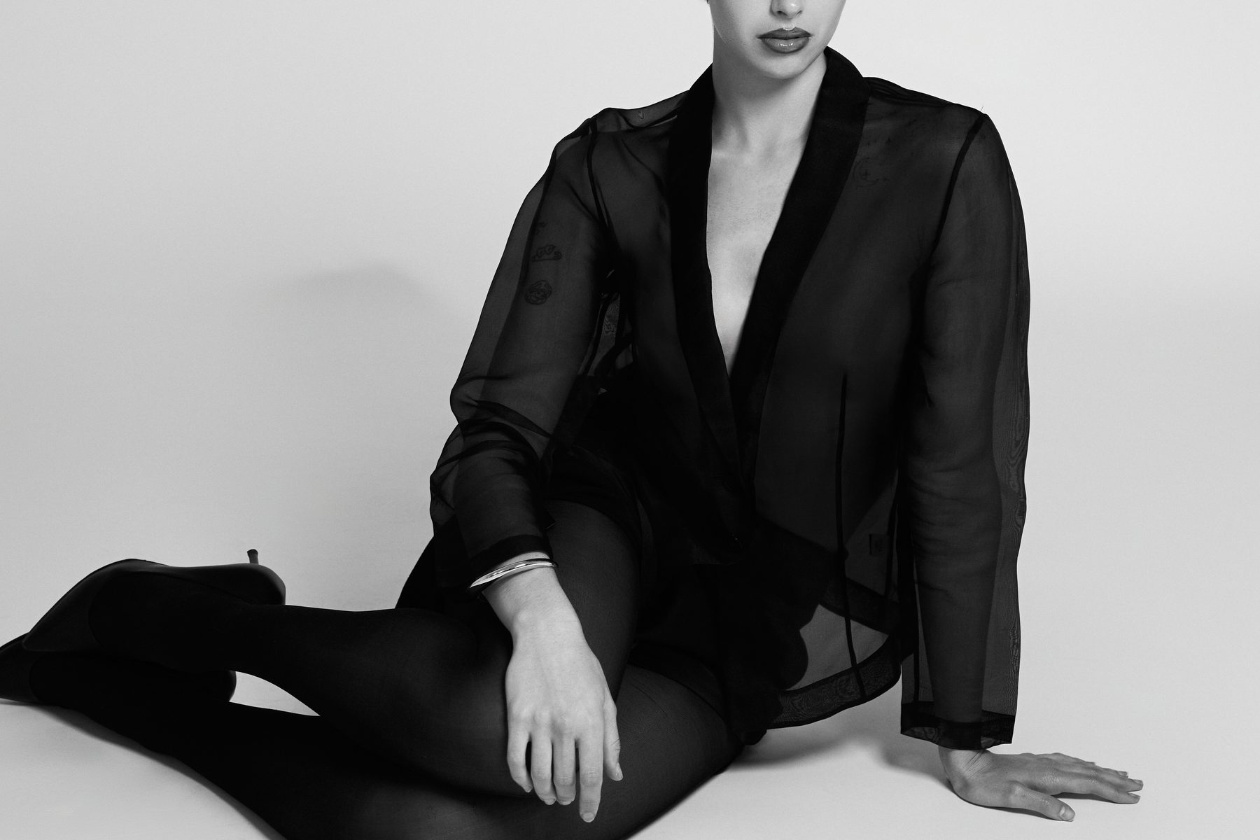 Barely There editorial styling landscape by Olivia Solano